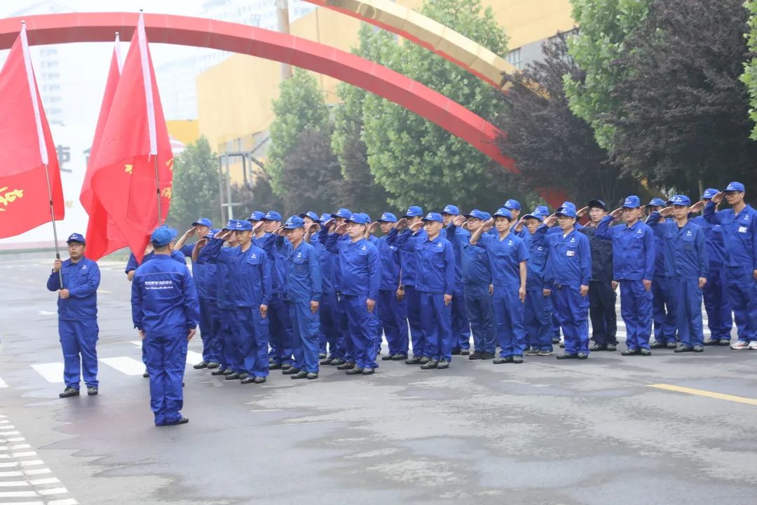 衛(wèi)輝市第一支企業(yè)民兵連成立！